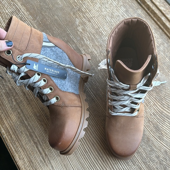 Brand new Sorel Joan of Arctic wedge III Lexie. Caramel Brown and gray in color - Picture 3 of 10